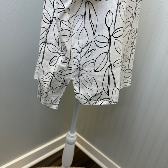 Cynthia Rowley White Floral 100% Linen v-neck Botton down size 1X - Picture 4 of 8